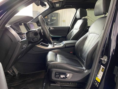 Used 2019 BMW X5 xDrive50i w/ M Sport Package image 4