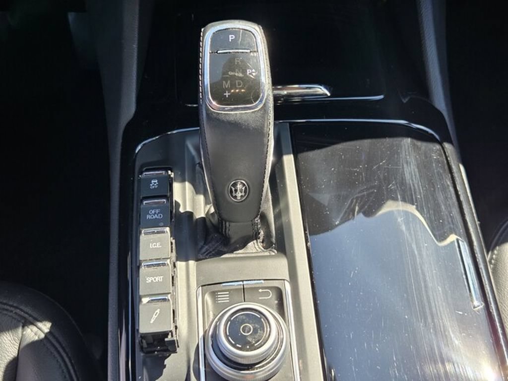 Used 2020 Maserati Levante AWD/4WD image 22
