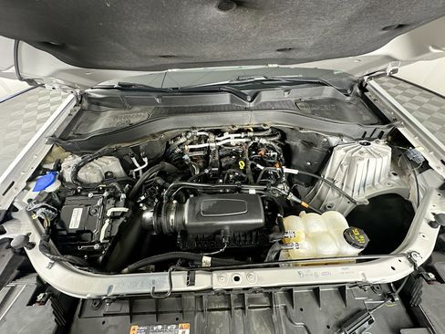 Used 2022 Ford Explorer XLT w/ Equipment Group 202A image 34
