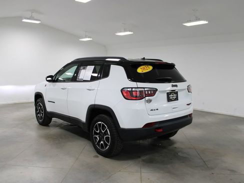 Used 2025 Jeep Compass Trailhawk AWD/4WD image 7