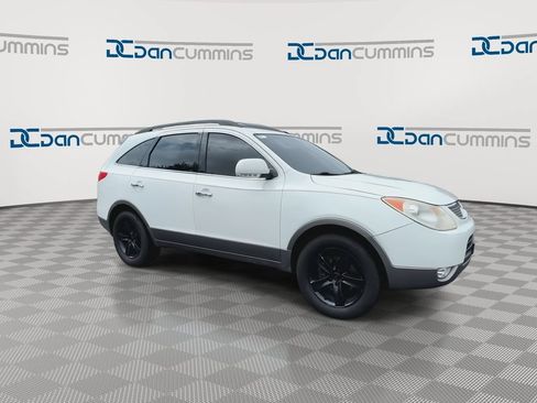 Used 2010 Hyundai Veracruz Limited w/ Rear Seat Entertainment Pkg 4 FWD image 2