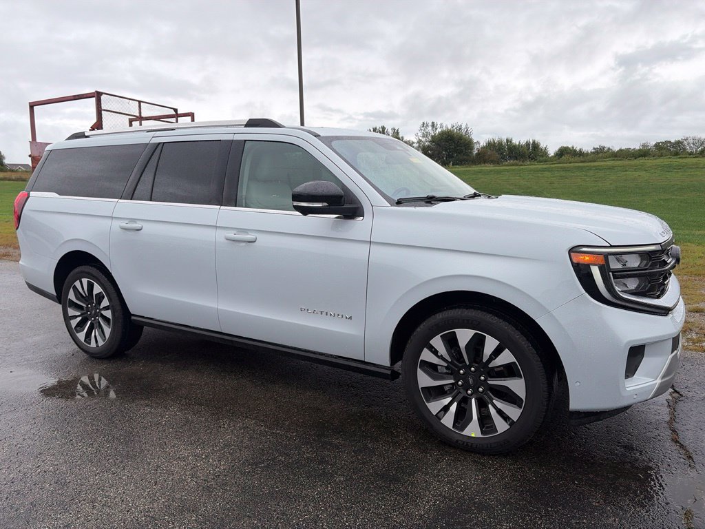 Used 2025 Ford Expedition Max Platinum w/ Driver's Package AWD/4WD image 3