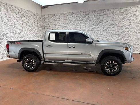 Used 2019 Toyota Tacoma TRD Off-Road AWD/4WD image 7