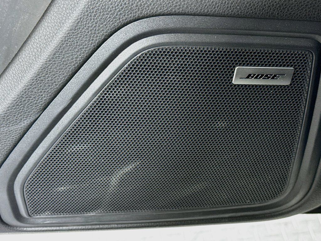 Certified 2025 Porsche Macan AWD/4WD image 24