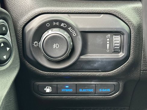 Used 2023 Jeep Wrangler Unlimited Sahara w/ Cold Weather Group image 32