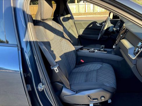 Used 2025 Volvo XC60 B5 Core w/ Protection Package Premier image 10