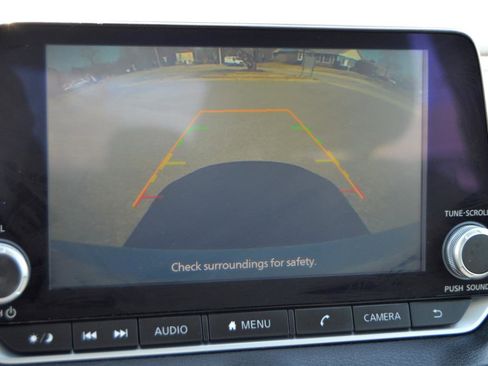 Used 2022 Nissan Sentra SV w/ Trunk Package image 9