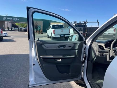 Used 2016 Chevrolet Traverse LTZ AWD/4WD image 24