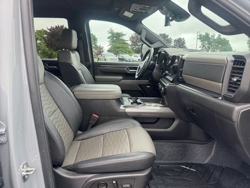 Used 2024 Chevrolet Silverado 2500 ZR2 w/ Technology Package AWD/4WD image 17