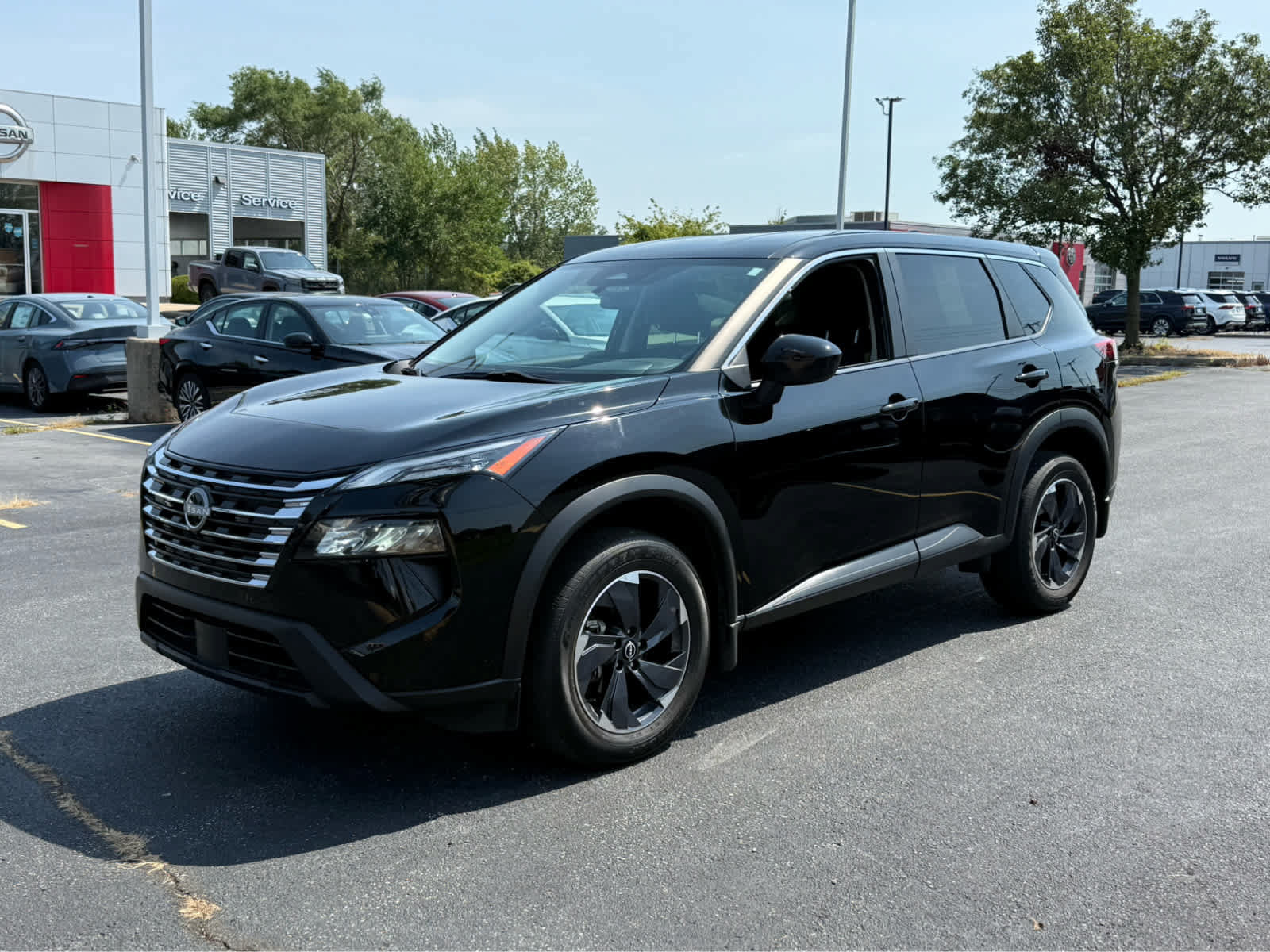Used 2024 Nissan Rogue SV AWD/4WD image 3