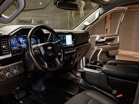 Used 2024 Chevrolet Silverado 3500 LT w/ Convenience Package image 17