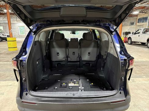 Used 2022 Toyota Sienna LE FWD image 11