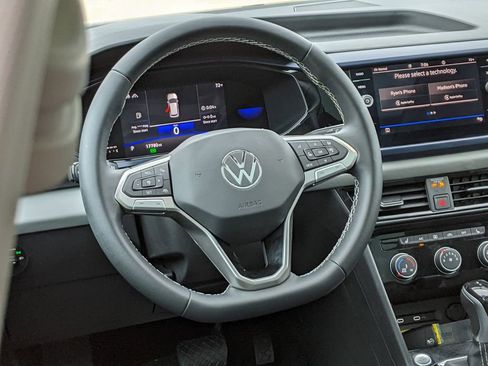 Certified 2023 Volkswagen Taos SE w/ Panoramic Sunroof Package AWD/4WD image 14