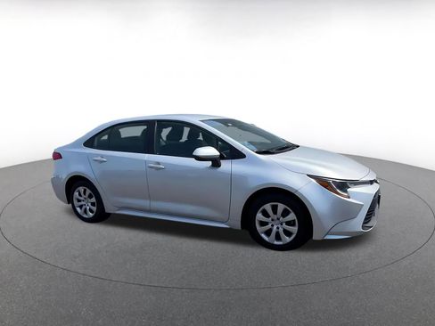 Used 2025 Toyota Corolla LE image 2