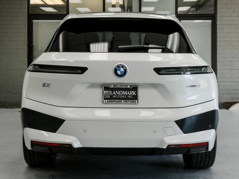 Used 2024 BMW iX xDrive50 w/ Premium Package AWD/4WD image 27
