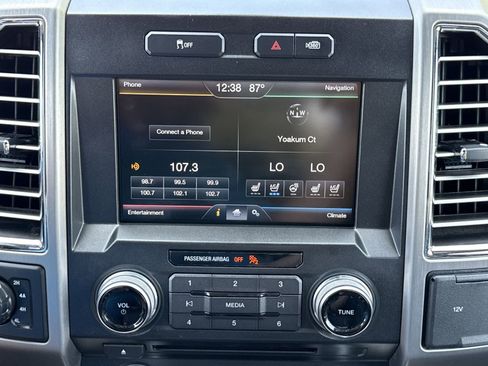 Used 2015 Ford F150 Platinum w/ Equipment Group 701A Luxury AWD/4WD image 30
