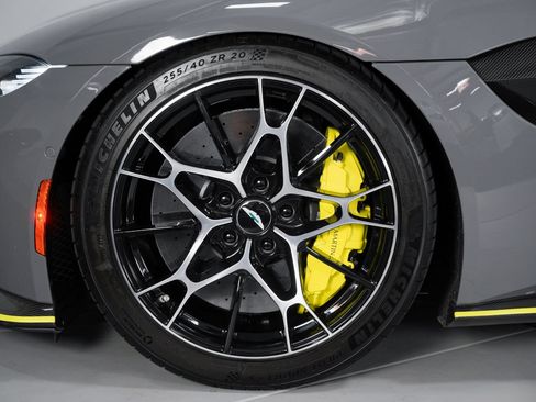 Used 2020 Aston Martin V8 Vantage AMR RWD image 19