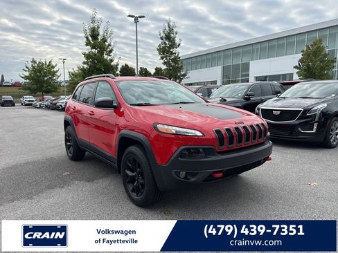 Used 2017 Jeep Cherokee Trailhawk image 1