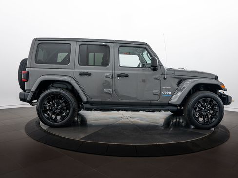 Used 2021 Jeep Wrangler Unlimited Sahara w/ Cold Weather Group AWD/4WD image 3