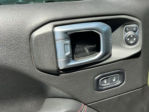 Used 2022 Jeep Gladiator Rubicon AWD/4WD image 17