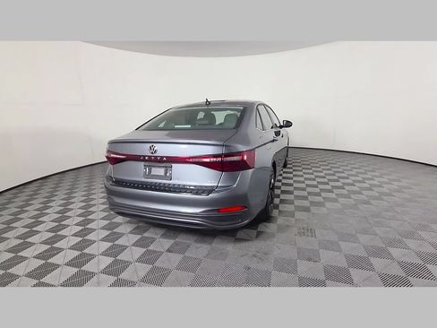 Used 2025 Volkswagen Jetta SE w/ Sunroof Package FWD image 40