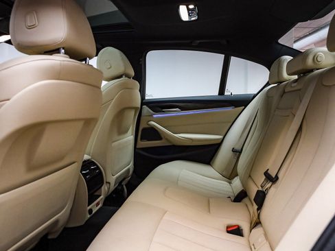 Certified 2023 BMW 530e w/ Premium Package image 20