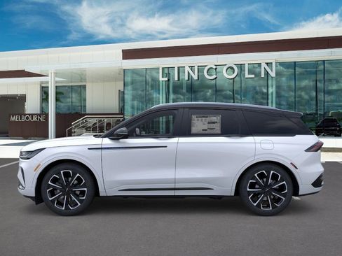 New 2025 Lincoln Nautilus Reserve image 3