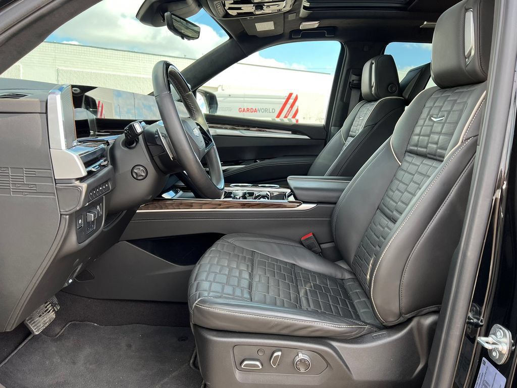 Certified 2025 Cadillac Escalade Sport Platinum w/ LPO, Floor Liner Package AWD/4WD image 3