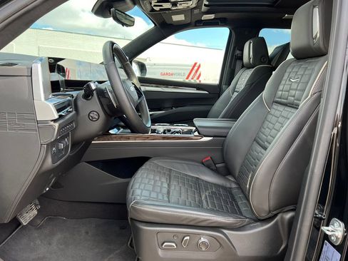 Certified 2025 Cadillac Escalade Sport Platinum w/ LPO, Floor Liner Package AWD/4WD image 3