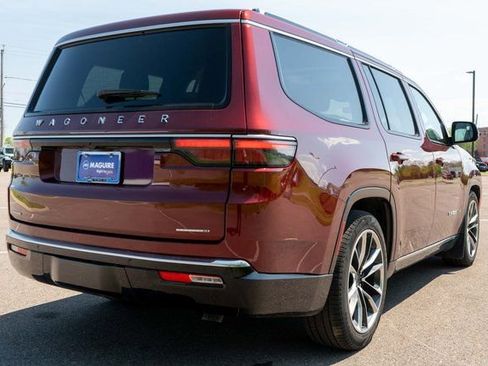 Used 2023 Jeep Wagoneer Series III w/ Premium Group I AWD/4WD image 6