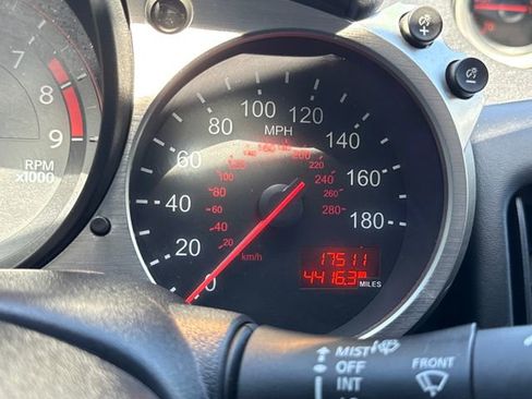 Used 2017 Nissan 370Z Coupe RWD image 22