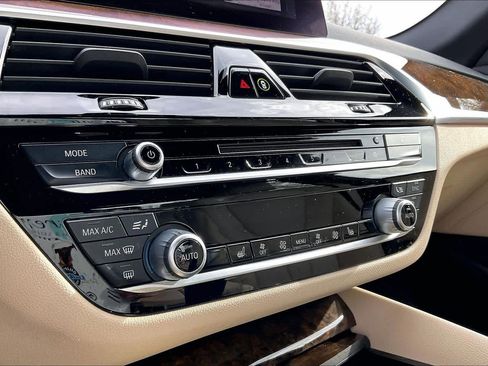 Used 2019 BMW 530i w/ Convenience Package image 33