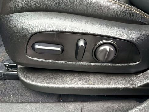 Used 2021 GMC Terrain SLT image 17