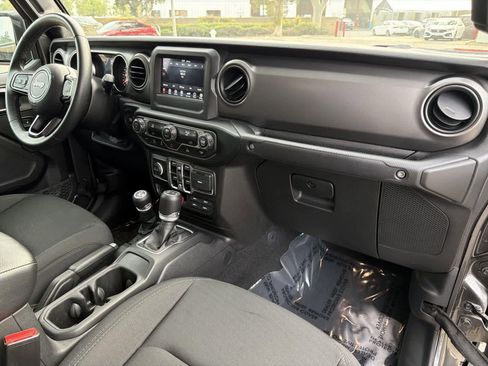 Used 2022 Jeep Gladiator Sport image 34