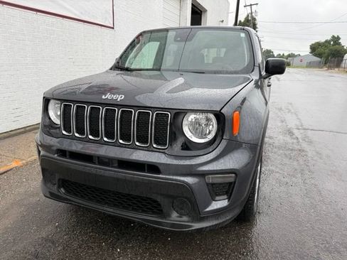 Used 2023 Jeep Renegade Latitude AWD/4WD image 4