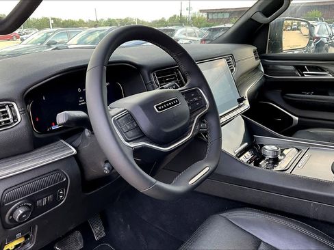 Used 2024 Jeep Wagoneer L Series II w/ Flexible Seating Group image 16