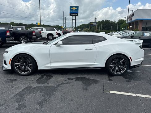Used 2022 Chevrolet Camaro ZL1 RWD image 9