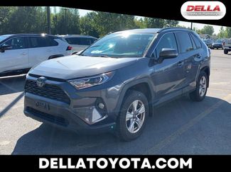 Used 2021 Toyota RAV4 XLE image 1