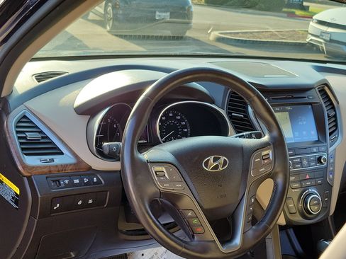 Used 2017 Hyundai Santa Fe Limited FWD image 10