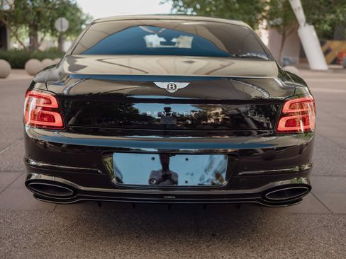 Used 2025 Bentley Flying Spur Plug-In Hybrid AWD/4WD image 9
