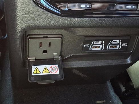 Used 2025 Jeep Grand Cherokee Altitude image 15