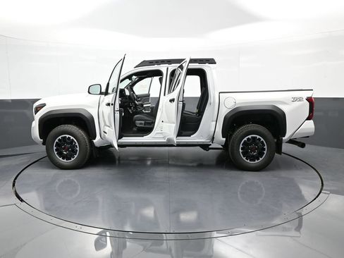 New 2024 Toyota Tacoma TRD Off-Road image 40