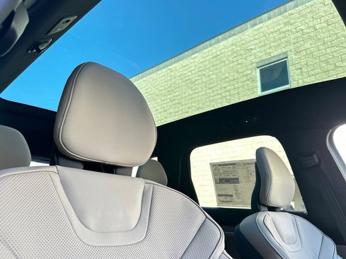 New 2025 Volvo EX90 Plus w/ Protection Package Premier image 18