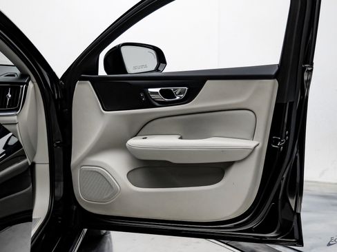 Used 2020 Volvo V60 T5 Momentum w/ Protection Package Premier image 73