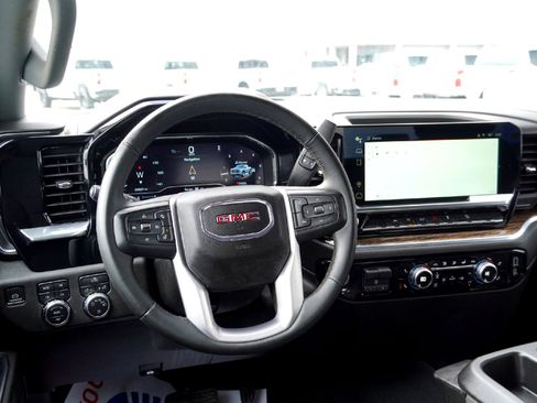Used 2024 GMC Sierra 1500 SLE image 26