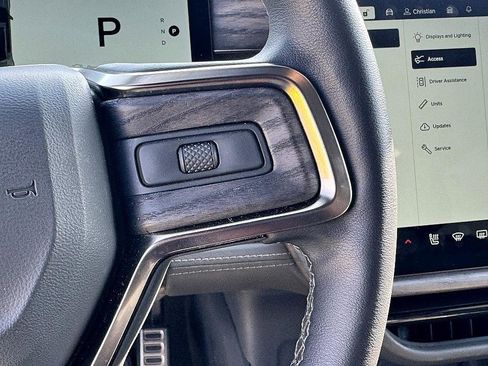 Used 2022 Rivian R1T Launch Edition image 25