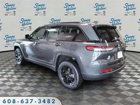 New 2025 Jeep Grand Cherokee Altitude image 7