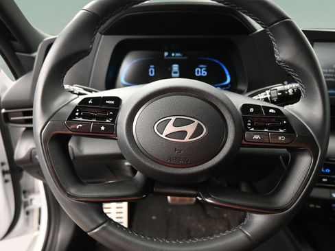 Used 2025 Hyundai Elantra Sport FWD image 27