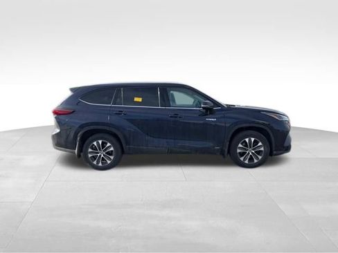 Used 2021 Toyota Highlander XLE image 6