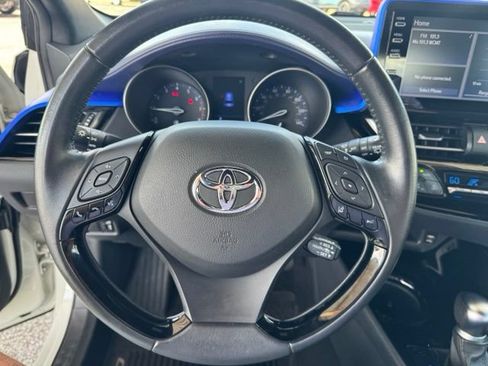 Used 2020 Toyota C-HR XLE FWD image 12